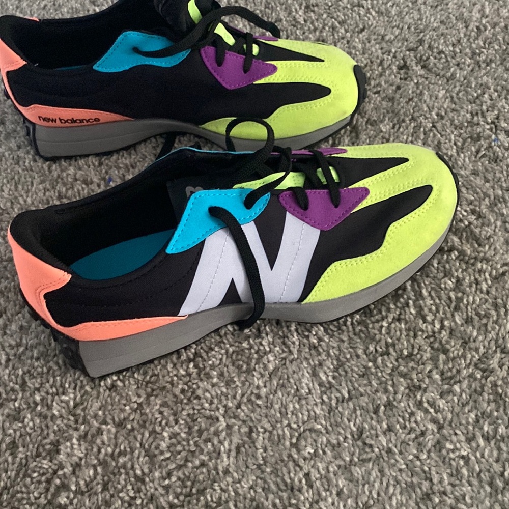 New Balance shoes Size 7 men, size nine women               Gently Used